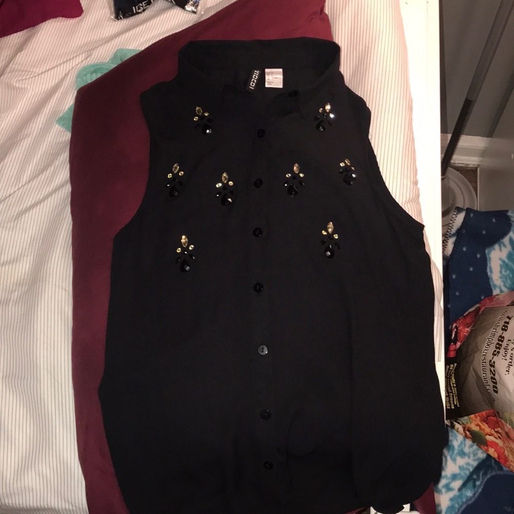 Black sleeveless button down H&M